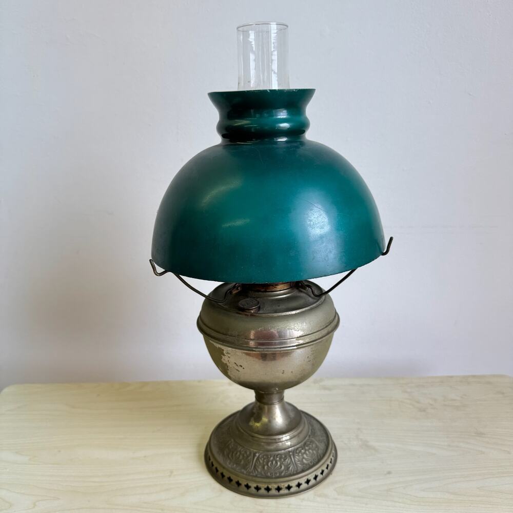 Antique Distressed BRADLEY & HUBBARD Oil Table Lamp